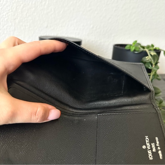 Authentic Louis Vuitton Taiga Porte Valeurs Credit Wallet - Picture 7 of 8